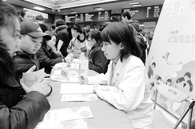 蘭州大學(xué)第一醫(yī)院舉行“新年！新高度！”兒童保健義診活動(dòng)