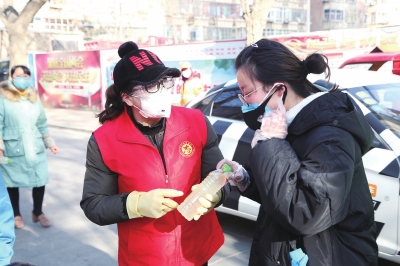 用點滴善舉筑就強大正能量 蘭州市各級道德模范、蘭州好人齊心援助抗擊疫情一線