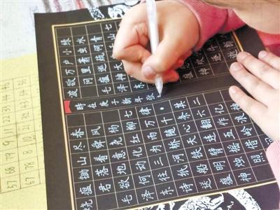 驚艷！9歲小女娃手寫“印刷體”字帖
