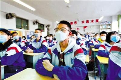 甘肅省初三和高一、高二年級學(xué)生昨日開學(xué) 青春校園又聞瑯瑯讀書聲