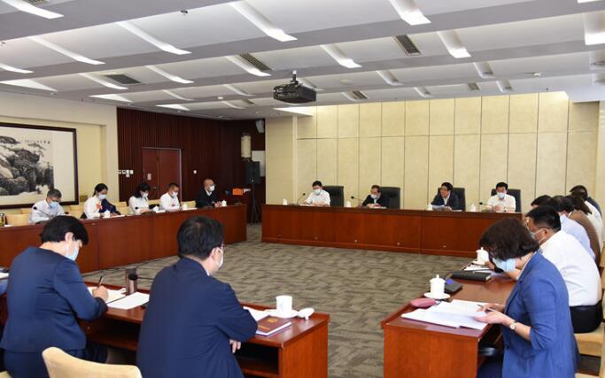 【兩會快訊】甘肅代表團(tuán)分組審議全國人大常委會工作報(bào)告，林鐸參加第一小組會議并發(fā)言