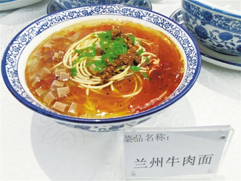 品香茗吃美食 還能K歌跳舞 “環(huán)西部火車游”專列爽得很！