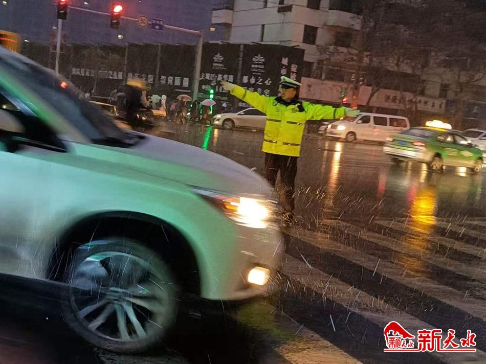 風(fēng)雪襲來，天水最美“警色”在路上！