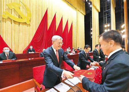 尹弘在甘肅省“兩優(yōu)一先”表彰大會上強調 牢記初心使命 傳承優(yōu)良傳統(tǒng) 發(fā)揮先鋒作用 奮力譜寫甘肅全面建設社會主義現代化嶄新篇章