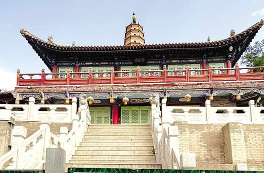 白塔寺閉門謝客，何時(shí)開放？管理處：白塔基礎(chǔ)出現(xiàn)病害圍擋施工，預(yù)計(jì)年底前完工