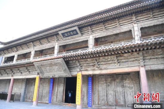 圖為張掖大佛寺建筑外圍?！钇G敏 攝