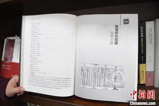 《甘肅藏敦煌遺書研究文獻(xiàn)引得》編纂耗時(shí)8年，收錄研究文獻(xiàn)數(shù)據(jù)總計(jì)17000條，時(shí)間跨越110年?！钇G敏 攝