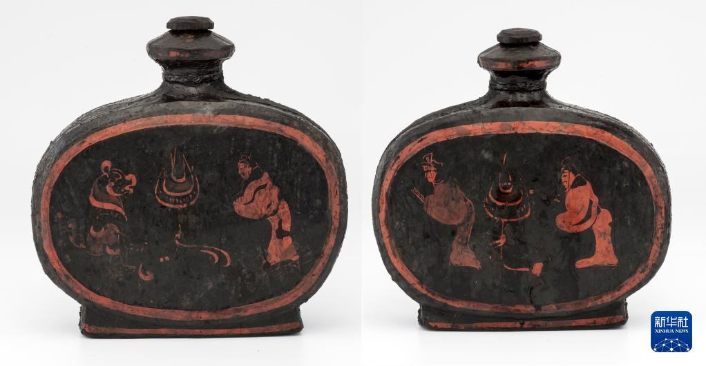 湖北云夢(mèng)縣鄭家湖戰(zhàn)國(guó)秦漢墓地出土扁壺（資料圖）。