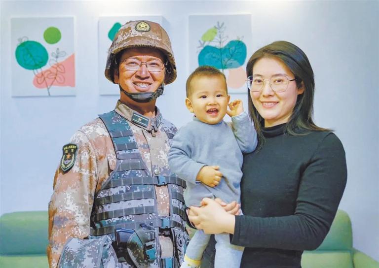 蘭州市退役軍人事務(wù)局舉行清明代祭掃儀式 陳紅軍烈士父親給兒子寫(xiě)來(lái)寄語(yǔ) “你是祖國(guó)的好兒女，也是我們的驕傲”