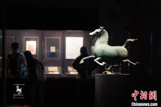 甘肅省博物館展出的“銅奔馬”。
