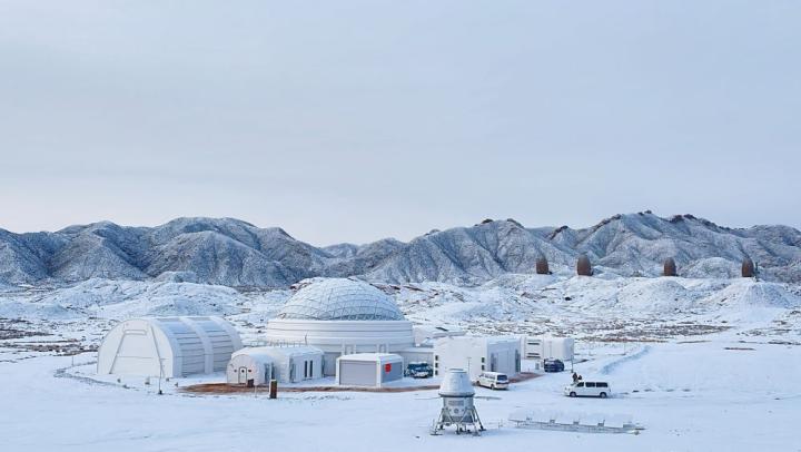 2023年12月14日拍攝的甘肅省金昌市“火星1號基地”雪后景象。新華社發(fā)(李婷 攝)