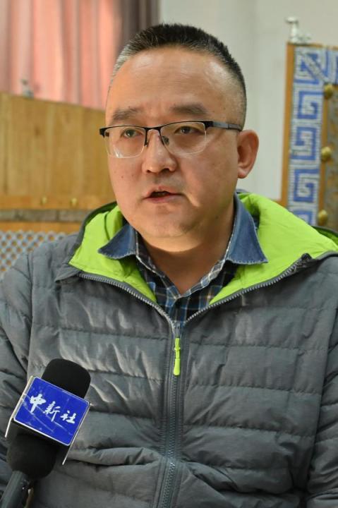 謝焱，甘肅省文物考古研究所副研究館員、考古研究二部主任、田野考古項(xiàng)目負(fù)責(zé)人。主持參與了張家川馬家塬戰(zhàn)國西戎墓地、臨潭磨溝齊家文化墓地等20多項(xiàng)考古調(diào)查、發(fā)掘工作，曾獲得中國國家文物局田野考古二、三等獎(jiǎng)，“十二五”文物保護(hù)科學(xué)和技術(shù)創(chuàng)新二等獎(jiǎng)等榮譽(yù)。